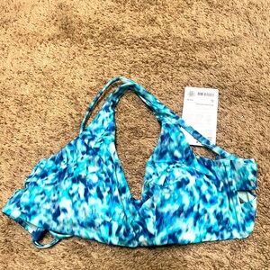 Brand new Athleta triangle bikini top- size small and best for D-DD bra cup